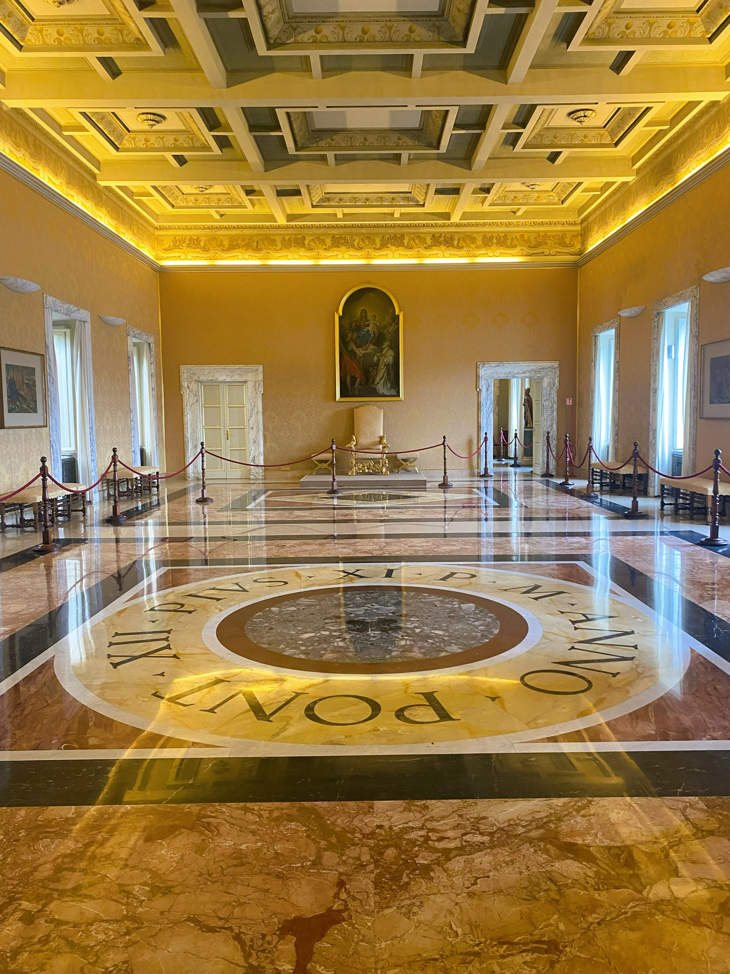 Papstsaal_Residenz_Castel_Gandolfo.jpg
