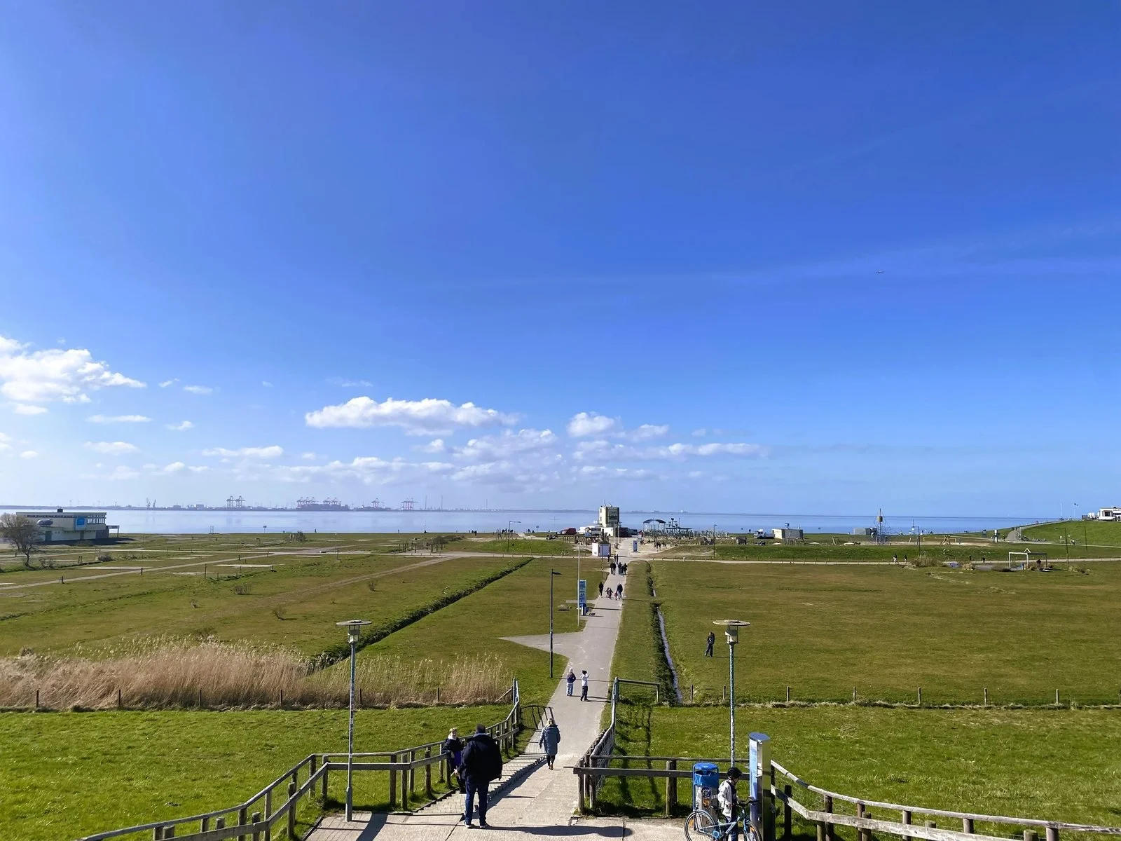 Blick vom Deich in Tossens Richtung Friesenstrand und Nordsee