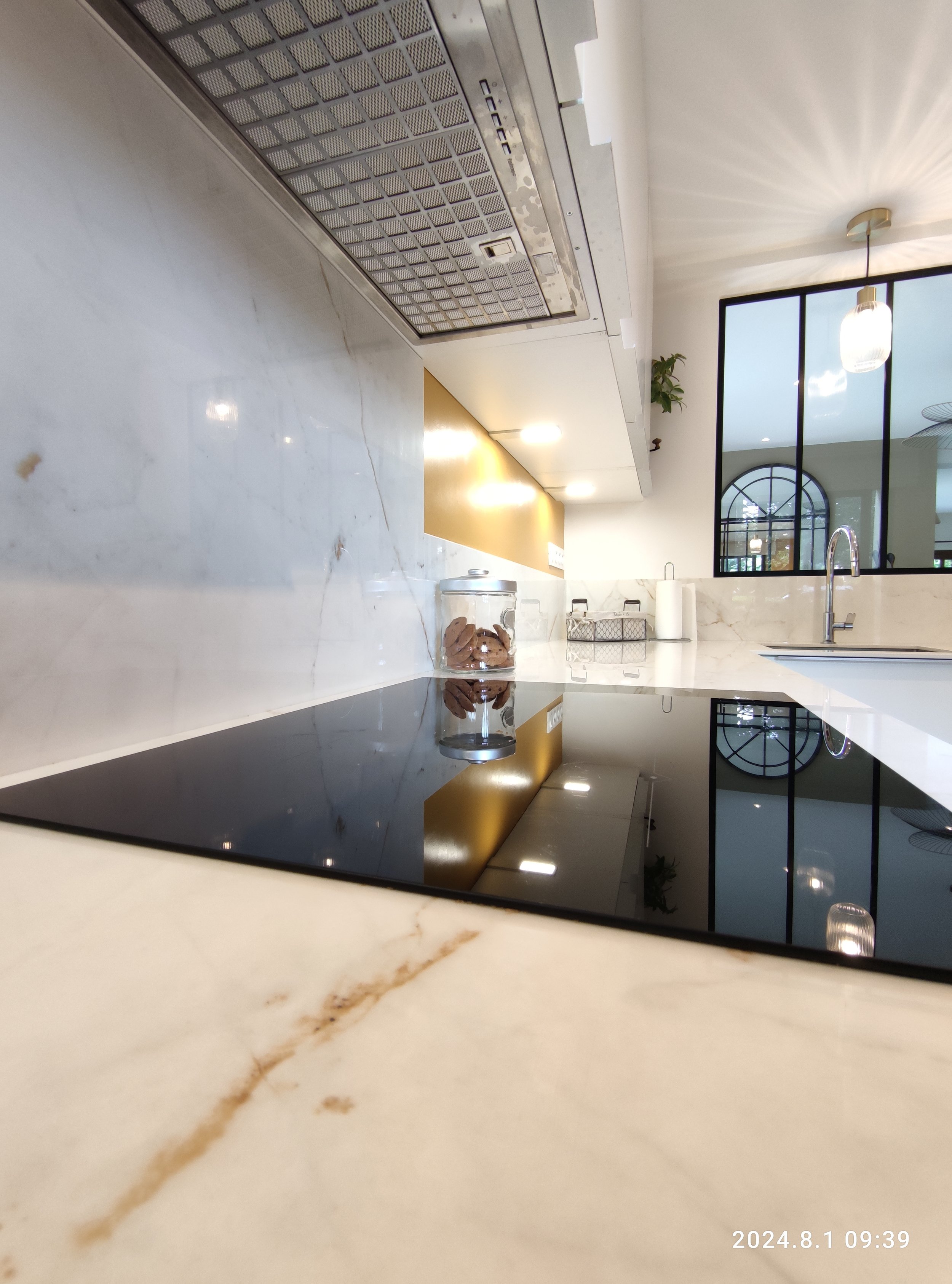 DETAIL - PROJET CUISINE ST MALO - HOTTE INTEGREE DANS MEUBLE HAUT ET PLAQUE INDUCTION