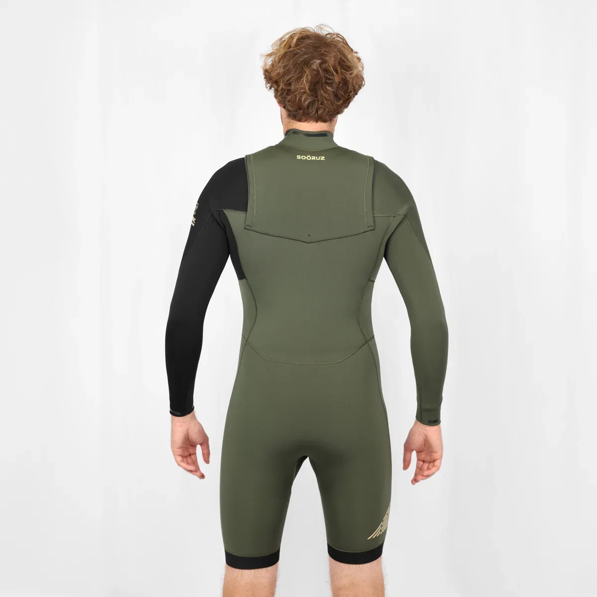 E26-MW-SOORUZ-COMBINAISON-SURF-SHORTY-LS-FIGHTER-FZ-GREEN-FT-porte.jpg.webp