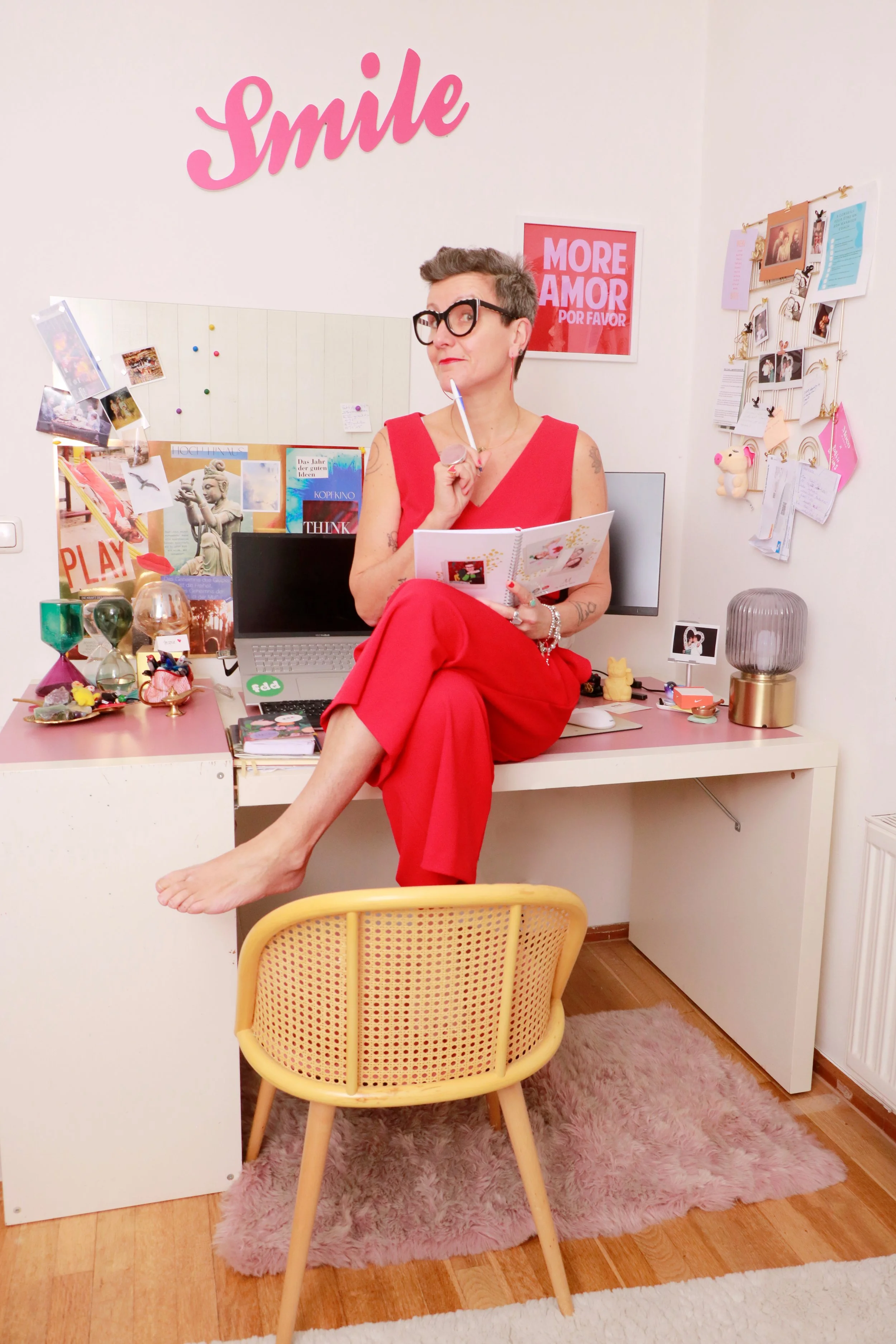 Dans son bureau.JPG