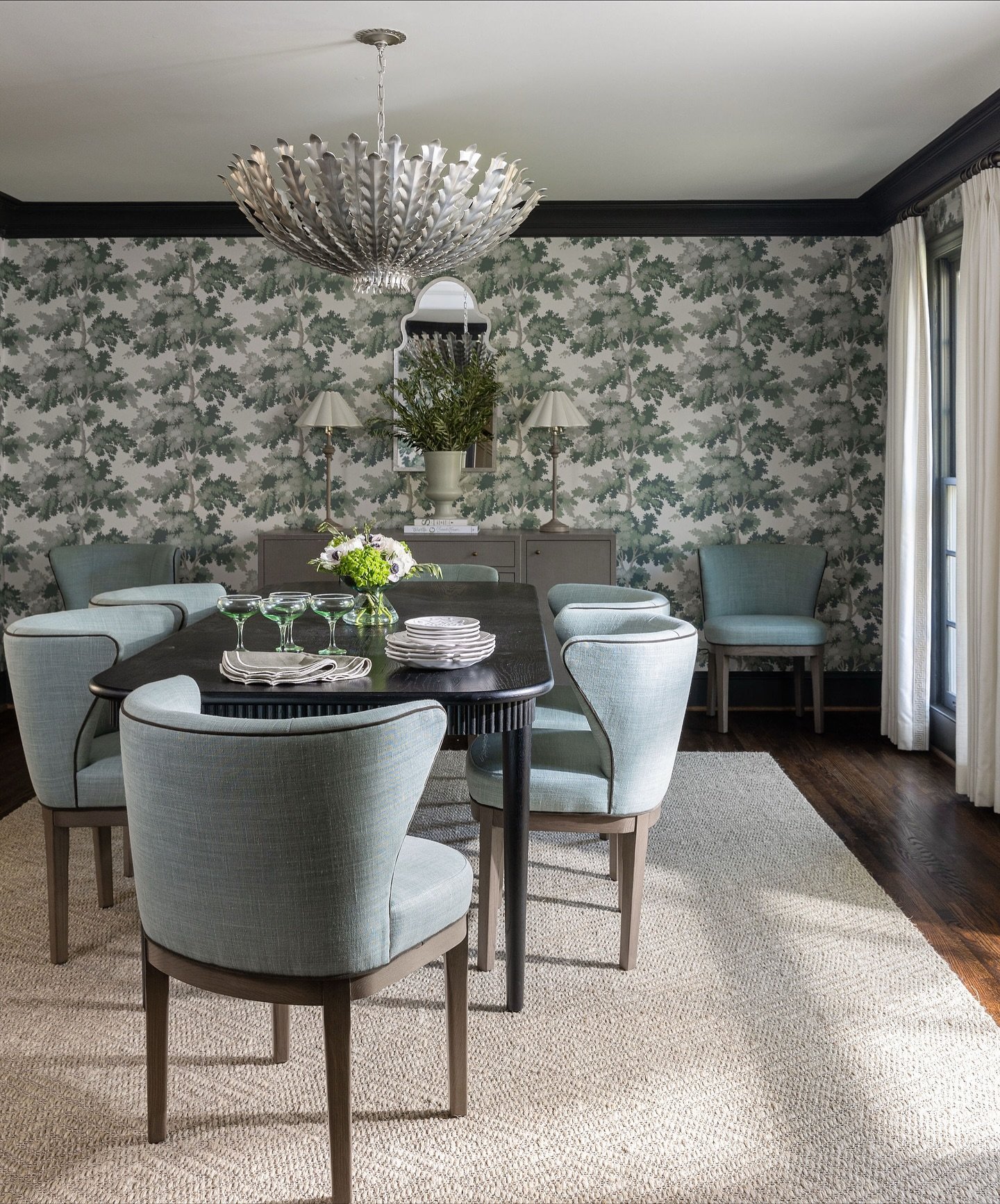 A dining room ready for Thanksgiving hosting 🍁🍽️🌳