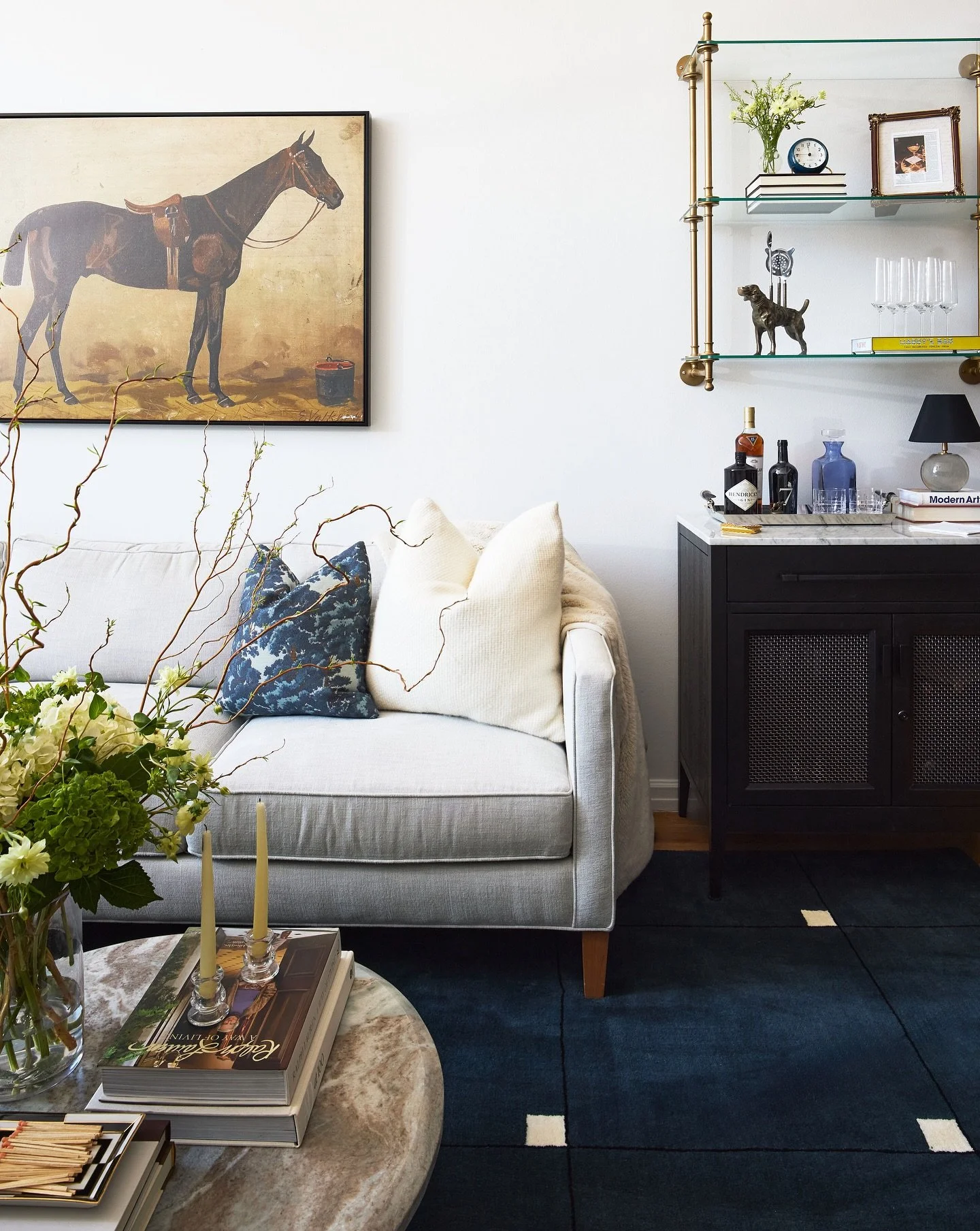 A West Village rental made to feel like home 🍸 A focus on city chic, masculine moments made for entertaining while being a cozy reprieve from the city just outside. 

📸 @juliadags