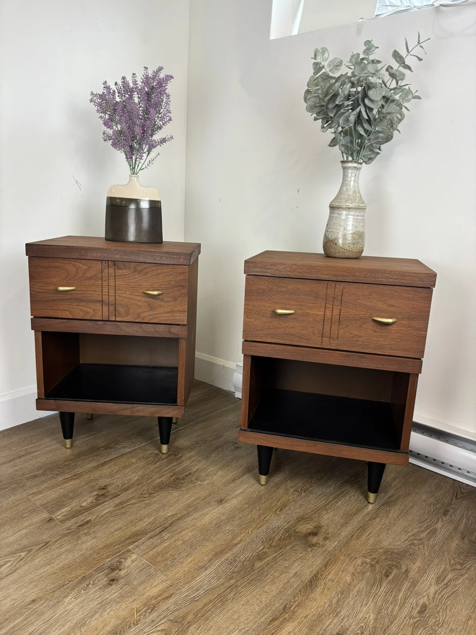 nightstands en noyer.JPEG