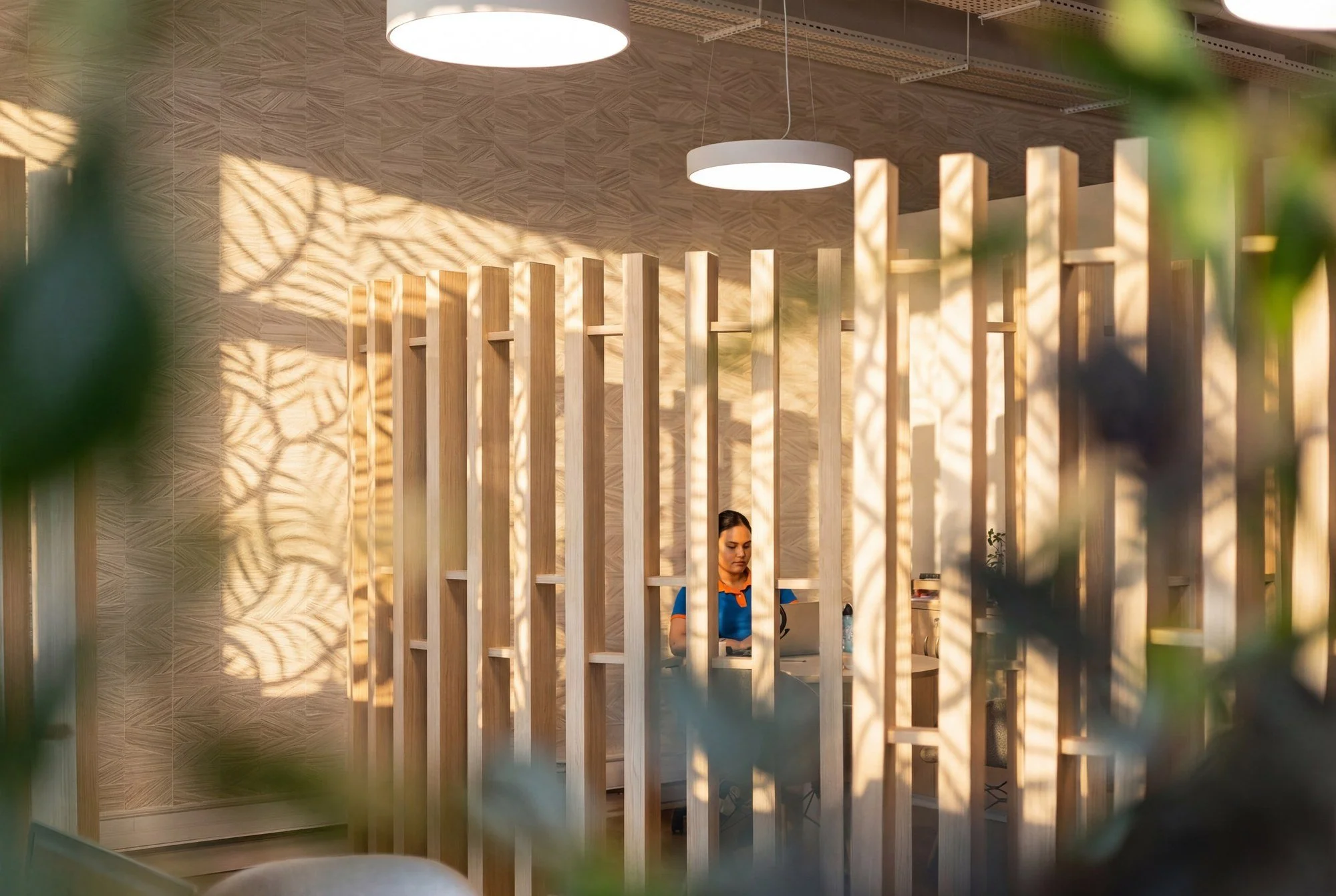 Aménagement intérieur lumineux des bureaux MUA Trianon, photographié par Jean Jacques Fabien.