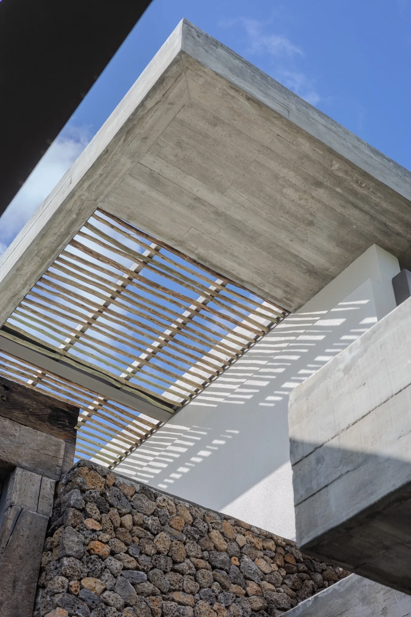 Bright villa living space in Mauritius with refined architectural detailing