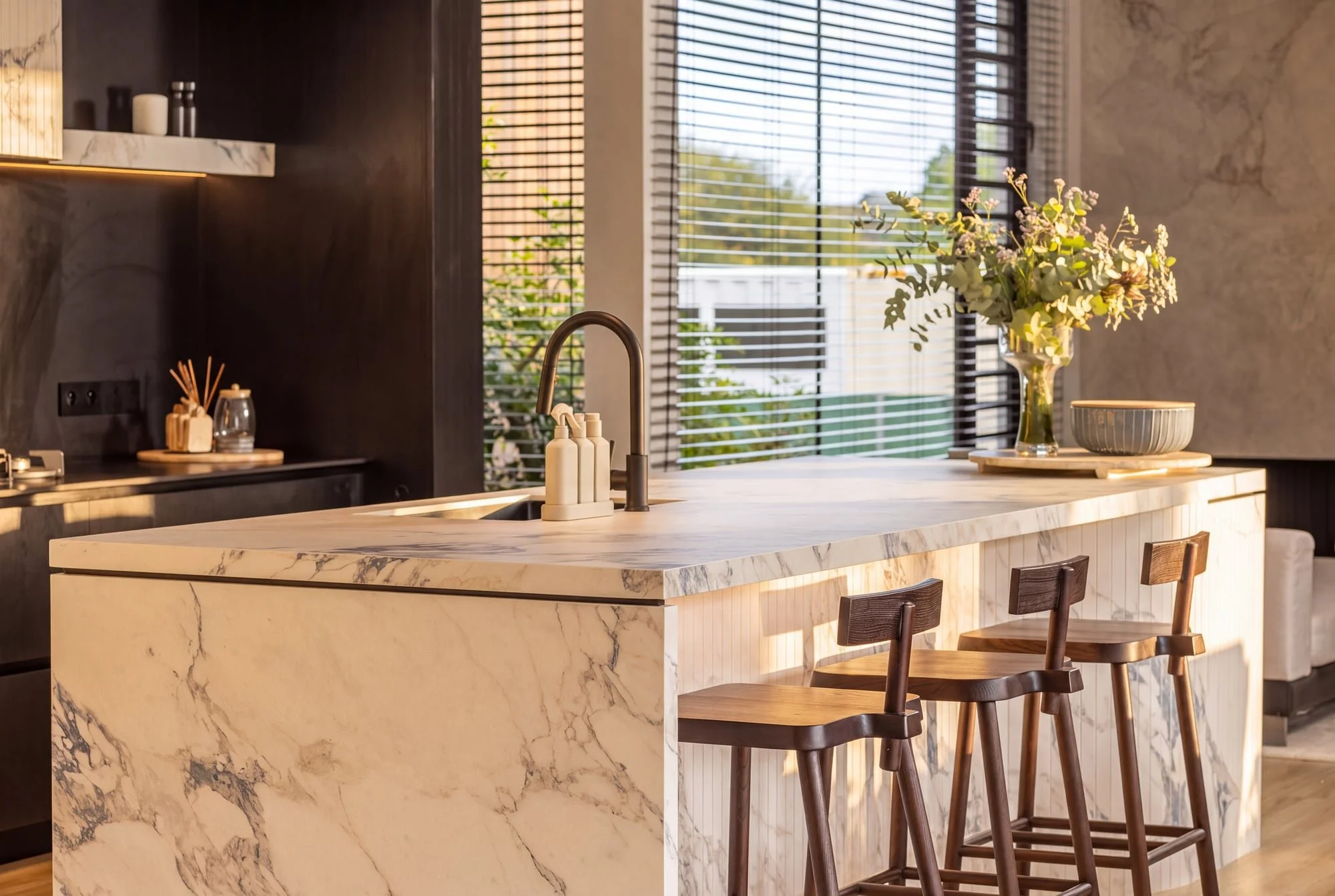 Marble kitchen island and bar stools at Krono Residence