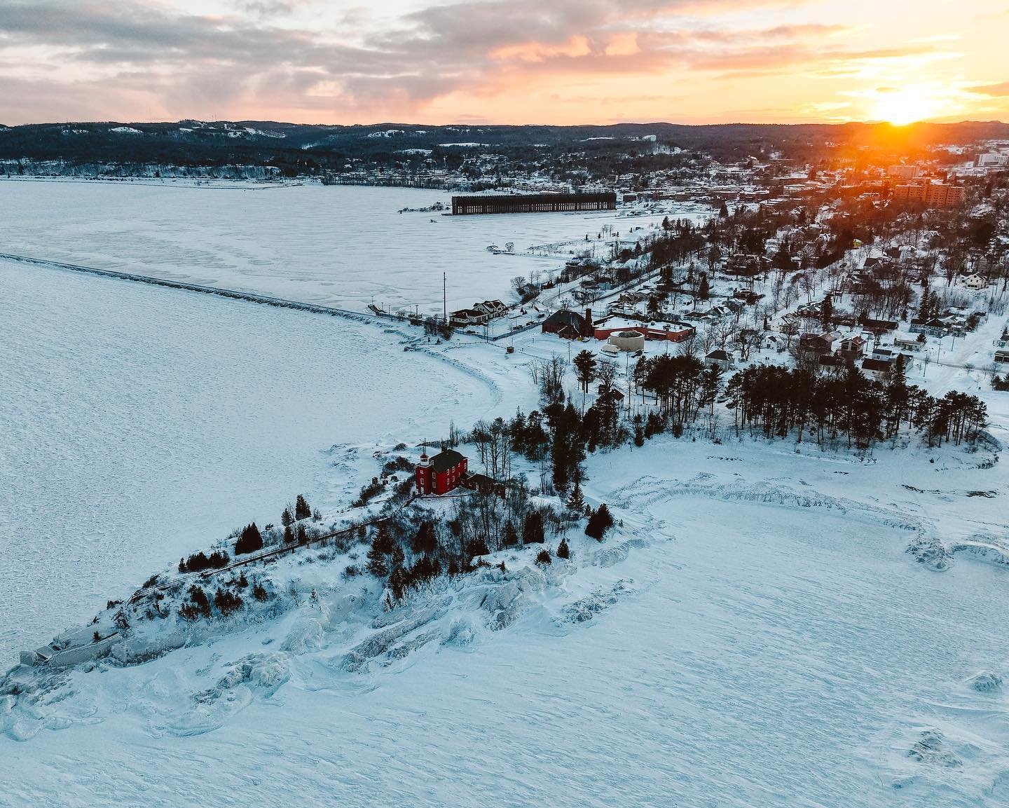 Last little bit of winter and snowy flights 🚁❄️ Which is your favorite from the BA archives??

📍 Marquette, MI 🇺🇸
📍 Newport, KY 🇺🇸
📍 Heidelberg, DE 🇩🇪
📍 Annapolis, MD 🇺🇸
📍 Zermatt, CH 🇨🇭
📸 @blondieaviation