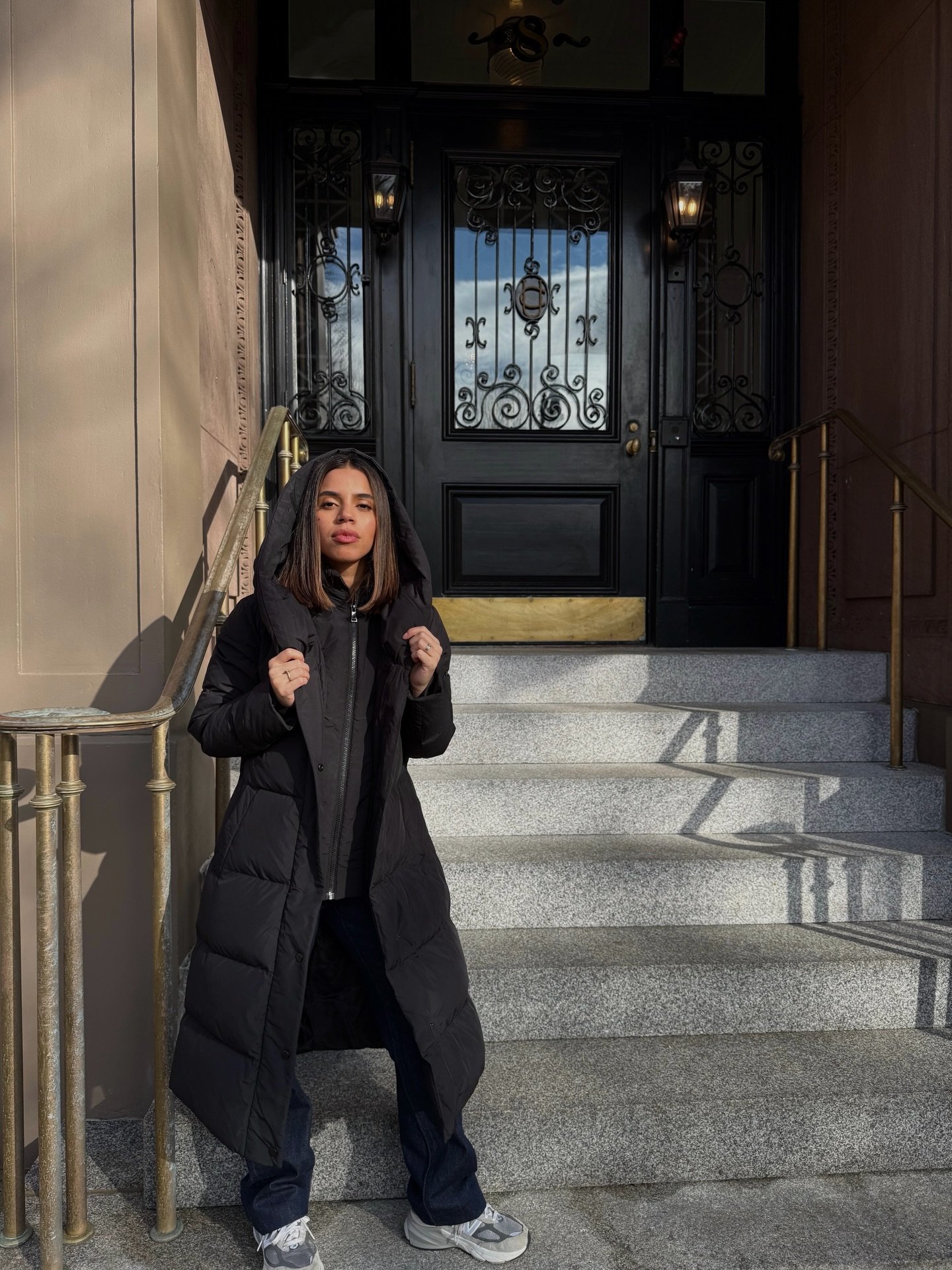 Friday 🤍

1.My current go to winter coat
2.	On-the-go skincare essentials
3.	To-go snacks
4. Spending daddy&rsquo;s money 🤍
5. Warm water with lemon always first
6.	Lunch time
7.	Haircare
8.  Dinner