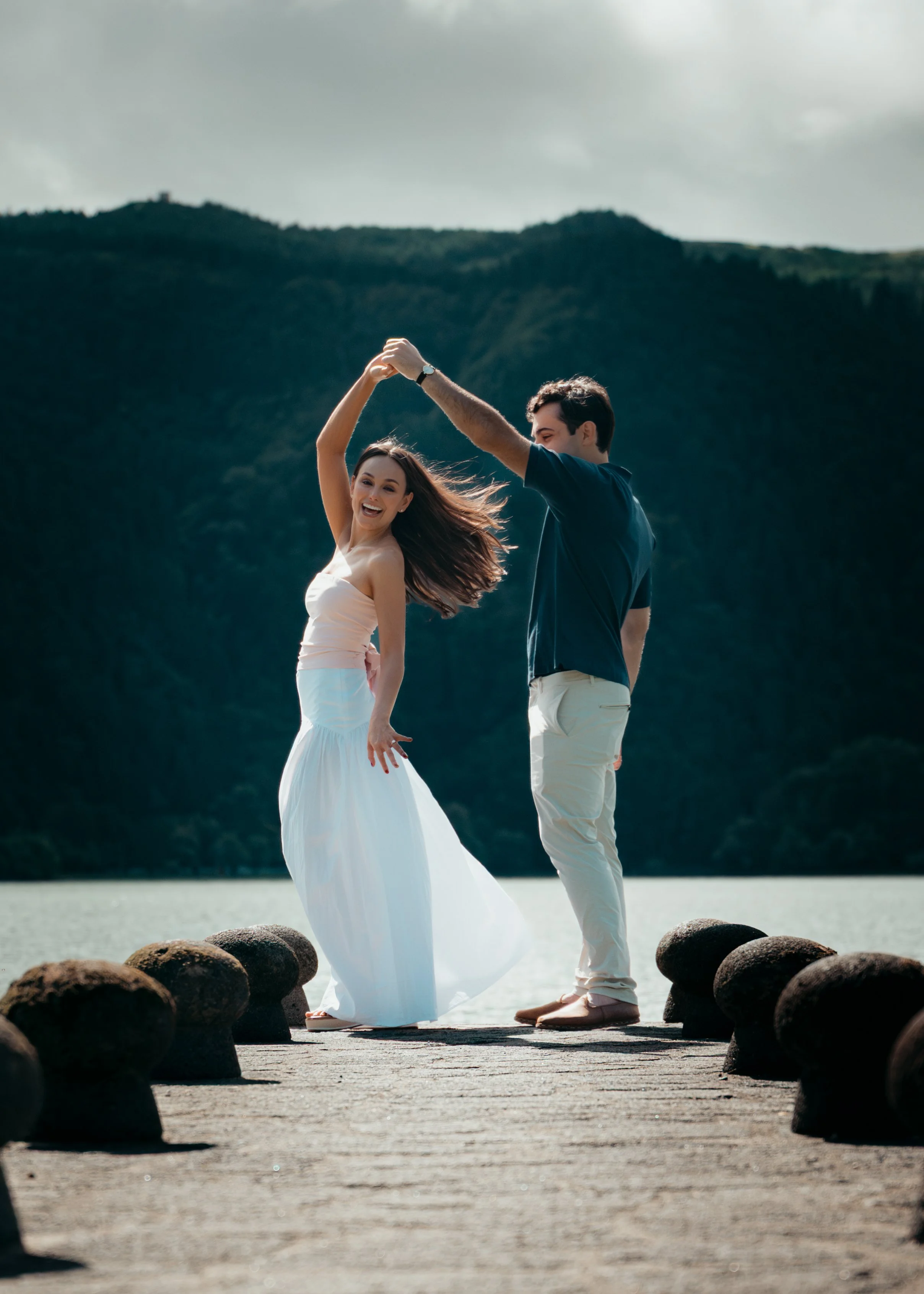 Couple enjoying a romantic moment during a private photo tour in São Miguel Azores