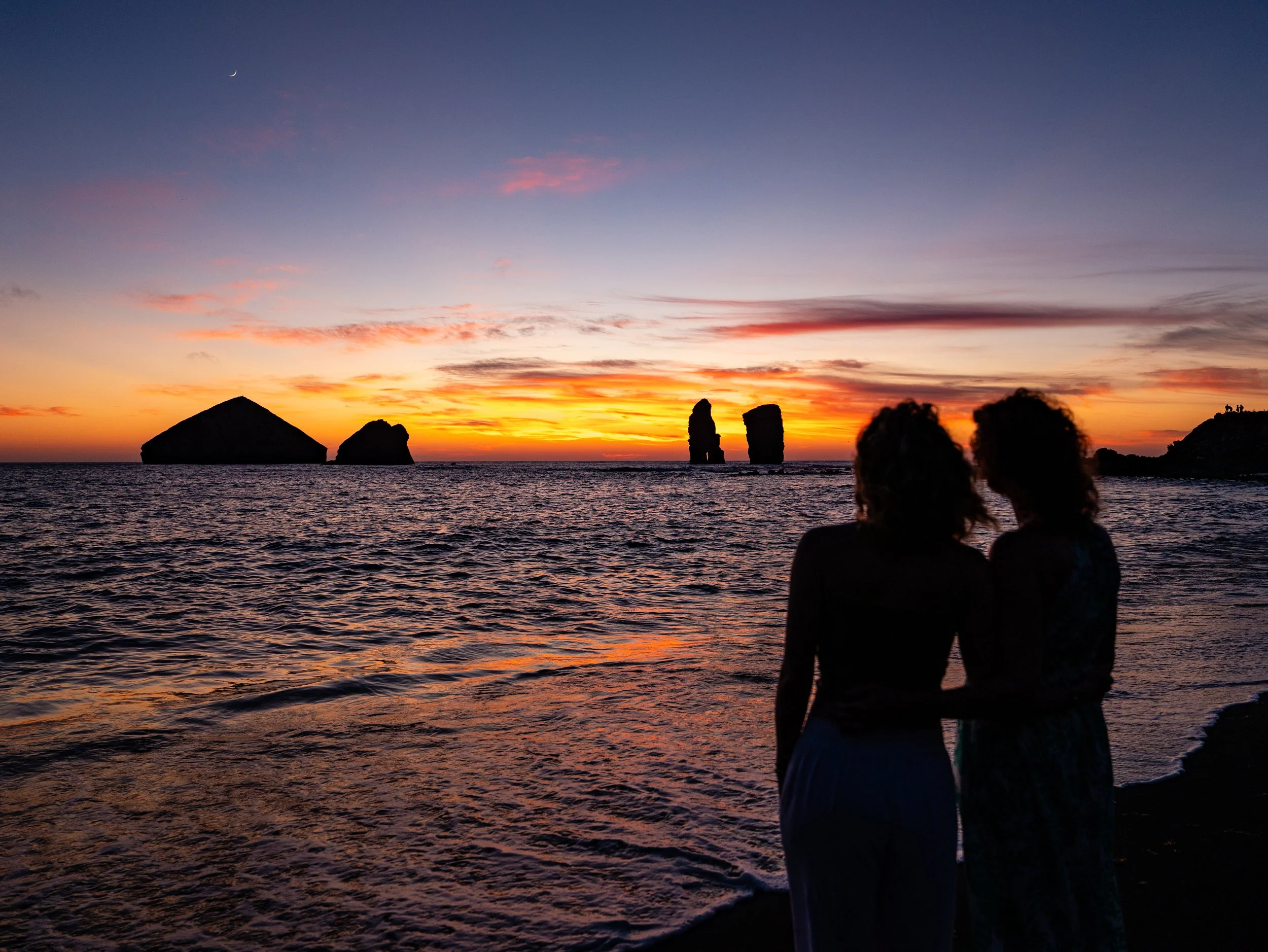 Couple watching sunset during a private photo tour in São Miguel, Azores with a vacation photographer