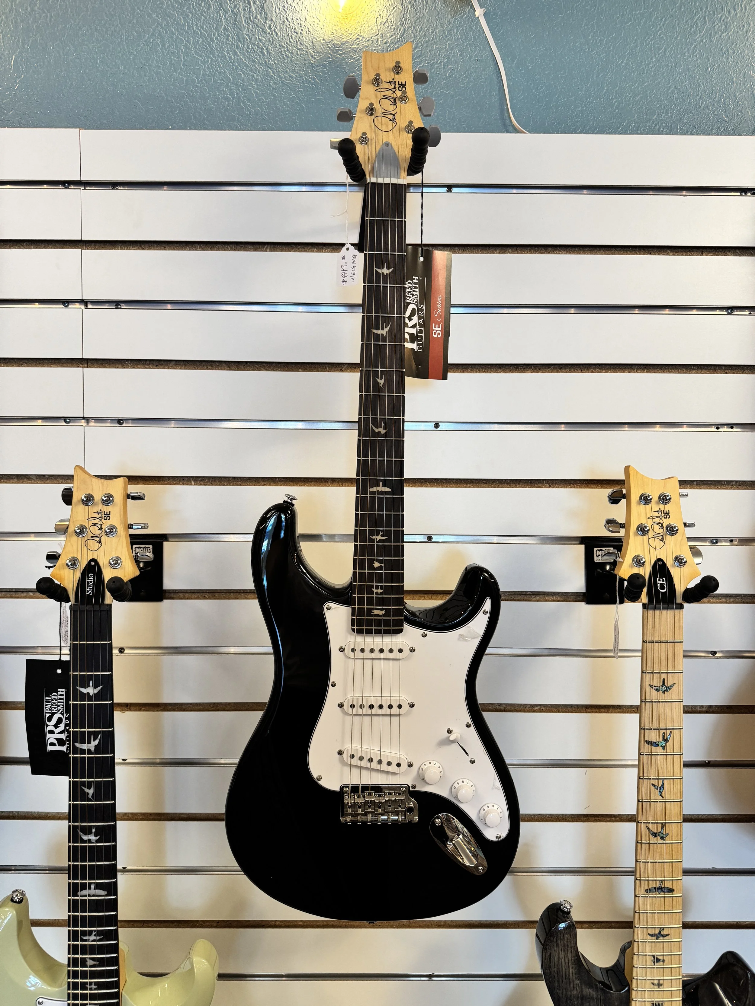 Squier FSR Classic Vibe '60s Jaguar — Art & Music - Your One