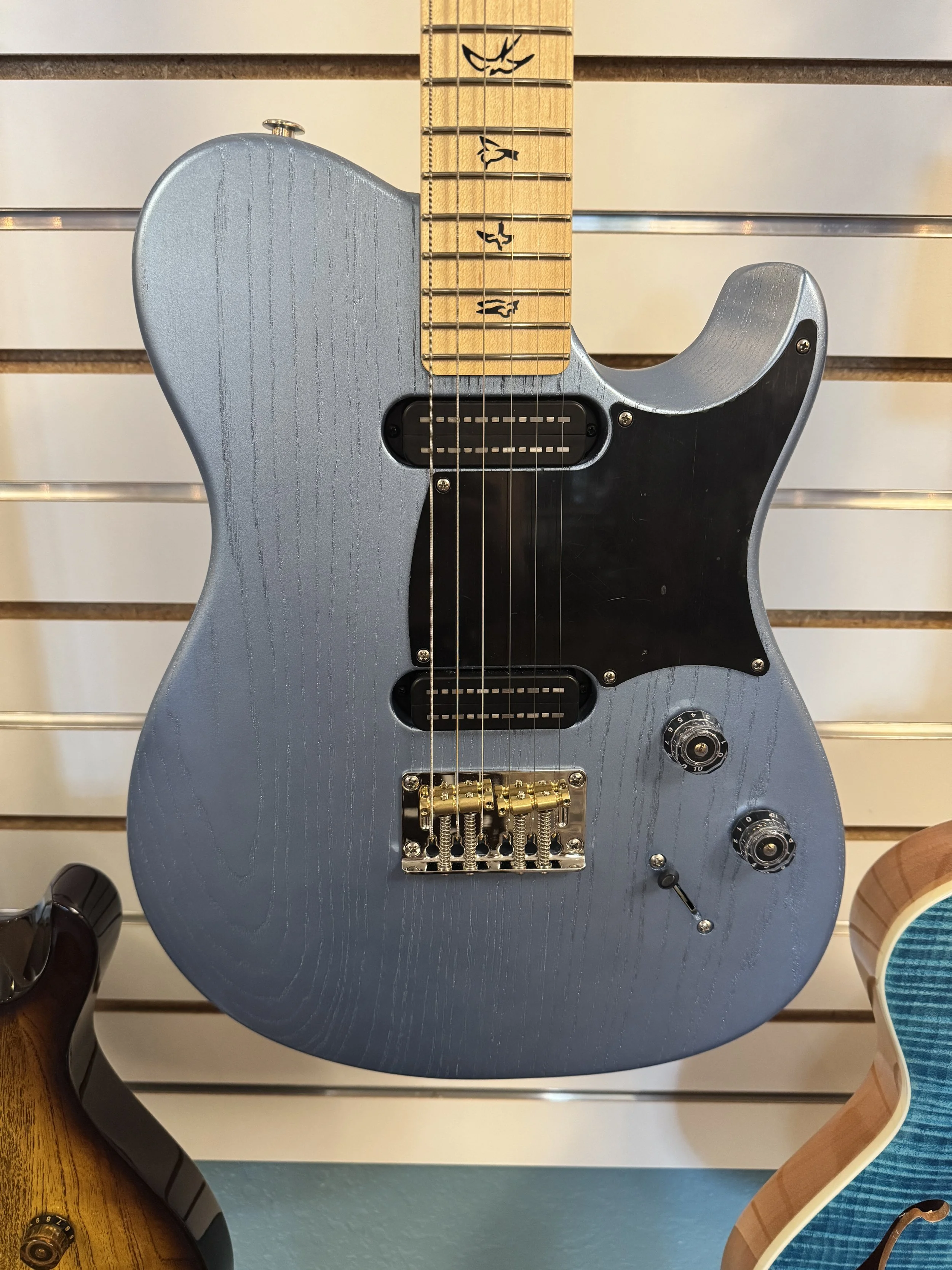 Squier FSR Classic Vibe '60s Jaguar — Art & Music | Music
