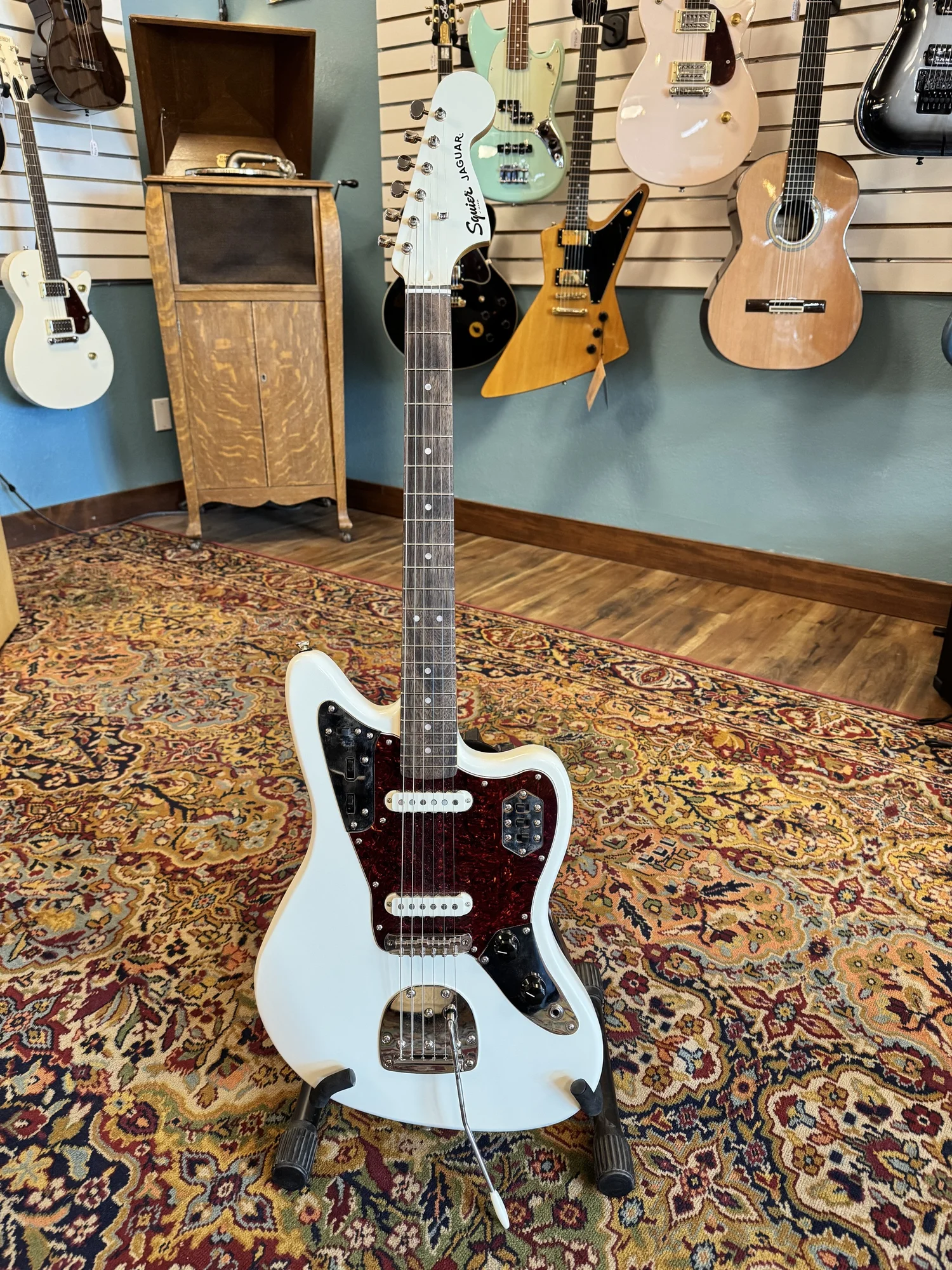 Squier FSR Classic Vibe '60s Jaguar — Art & Music - Your One