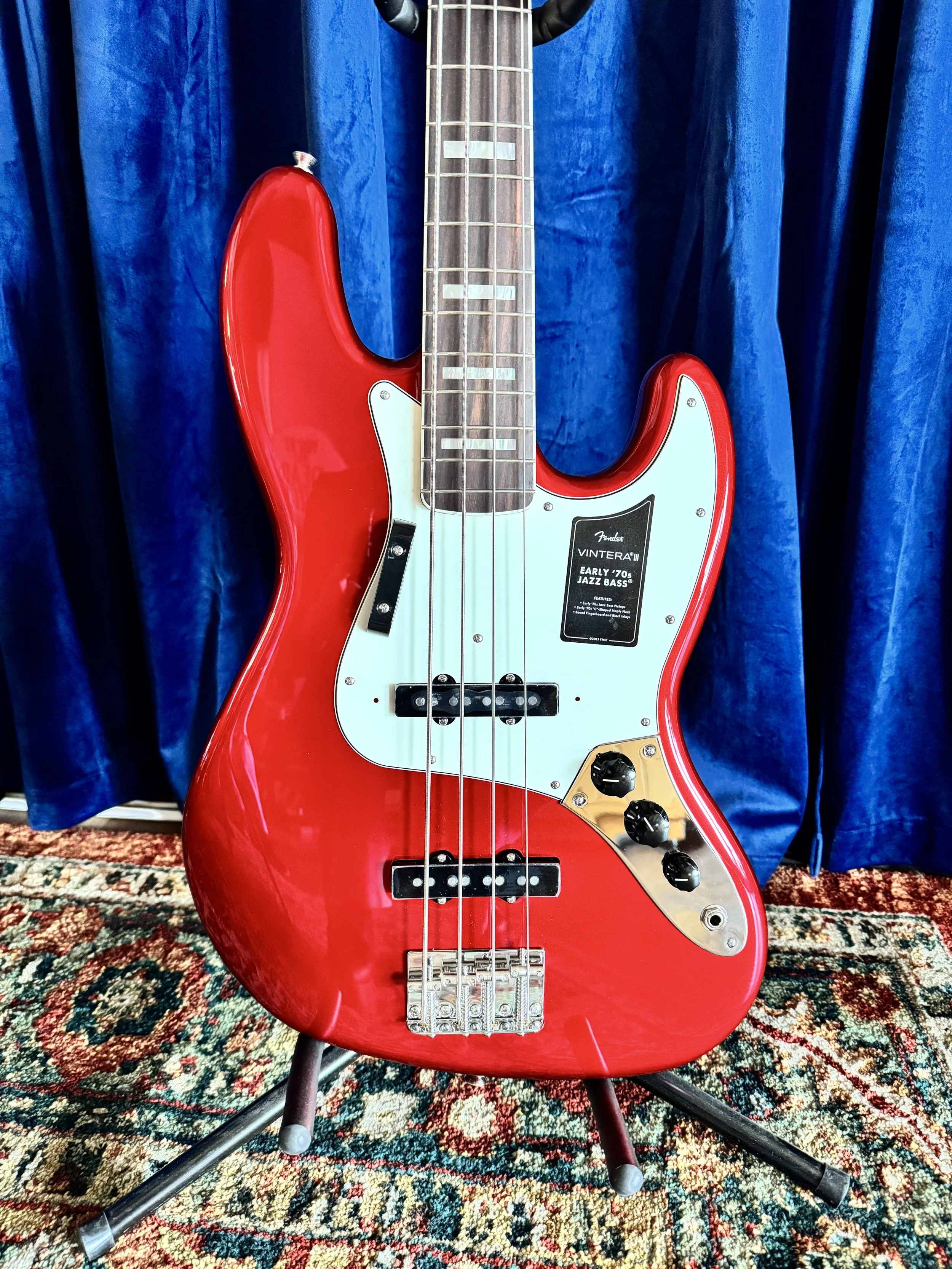 Fender VINTERA® III EARLY '70S JAZZ BASS®, Candy Apple Red