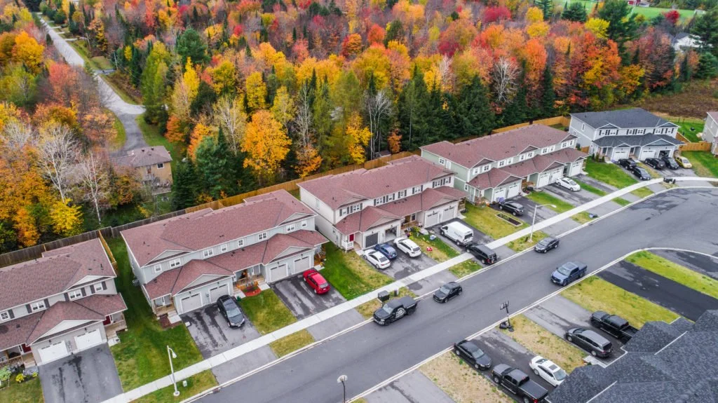 Townhouses with fall coloured trees in the background