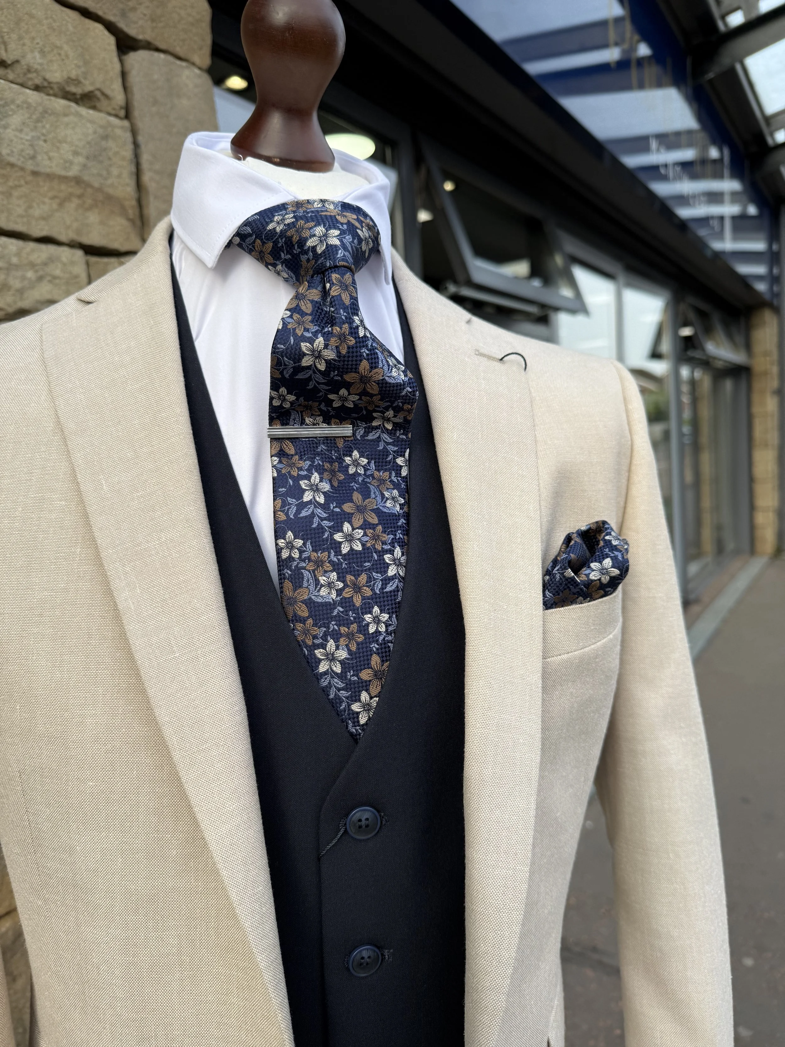 Daniel Graham Cream 3-Piece Suit