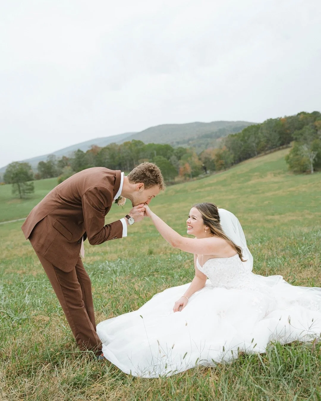 THE LEROYS!!! 🥂🤍

the dreamiest october day at this perfect venue up in north georgia. always a joy getting to shoot with @k.j.bstudios !!!