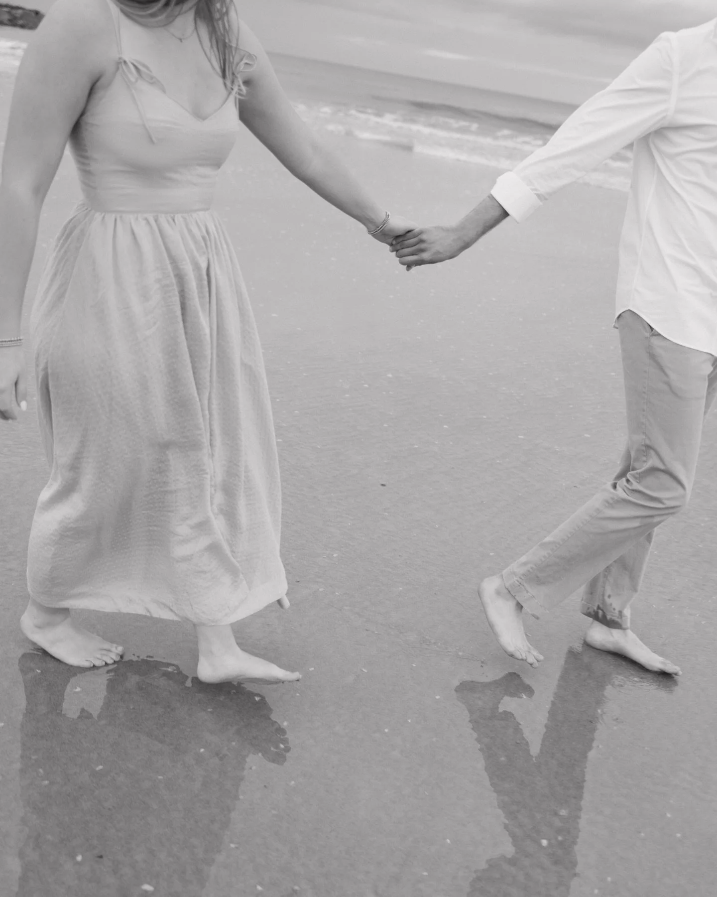 b&amp;w beach moments with sam + emma 🤍