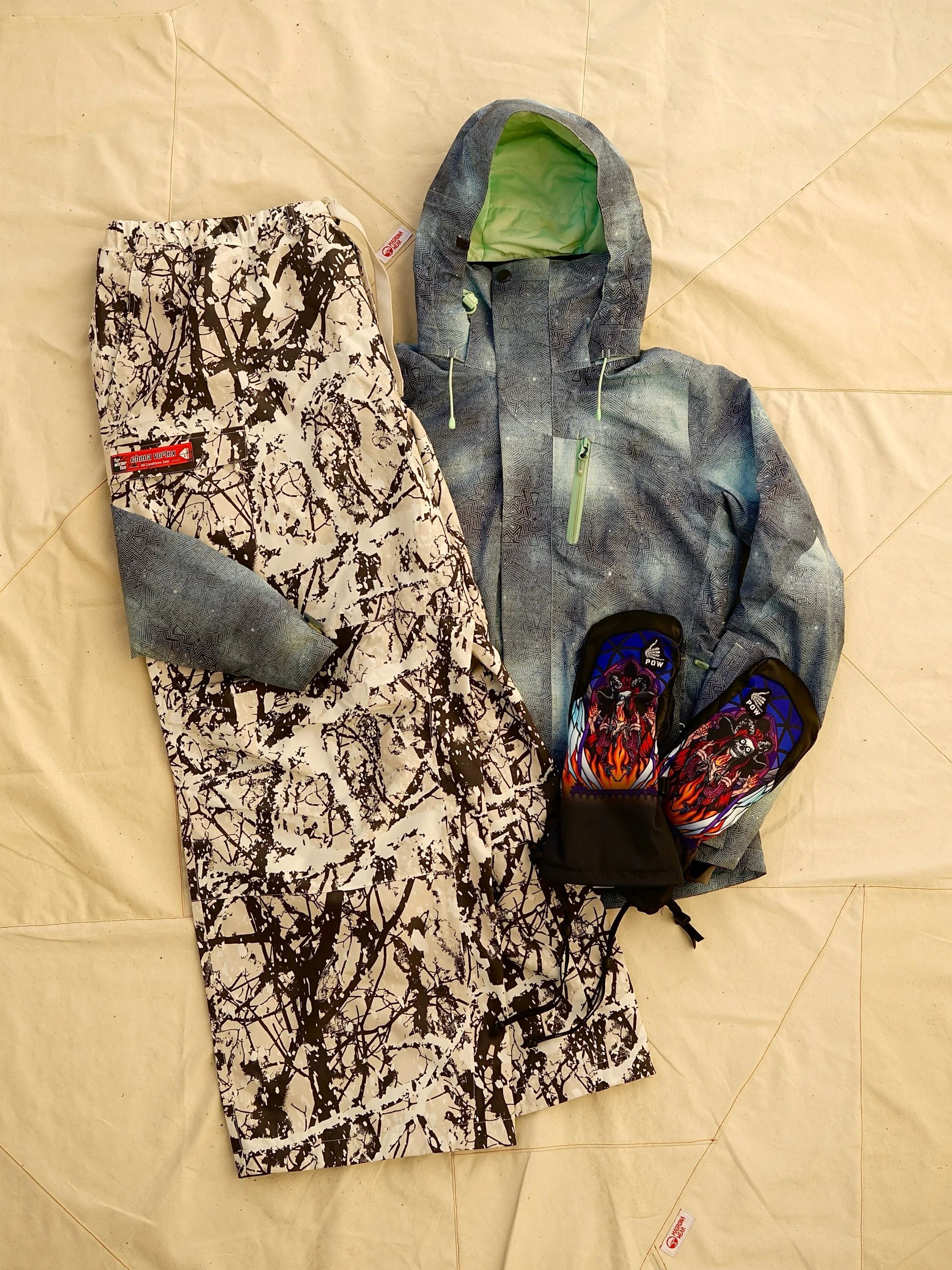 Madrona fits 10.13.26🔥 ITEMS FOR SALE THIS WEEK!⬇️

Outfit 1:
- Roxy Gore-tex fem ski jacket $NFS
- Nike Chena vortex snow pants $NFS
- POW gloves $NFS
Outfit 2:
- *NEW with tags storm Under Armour ski jacket (Size S) $NFS
- Patagonia fem bomber jac
