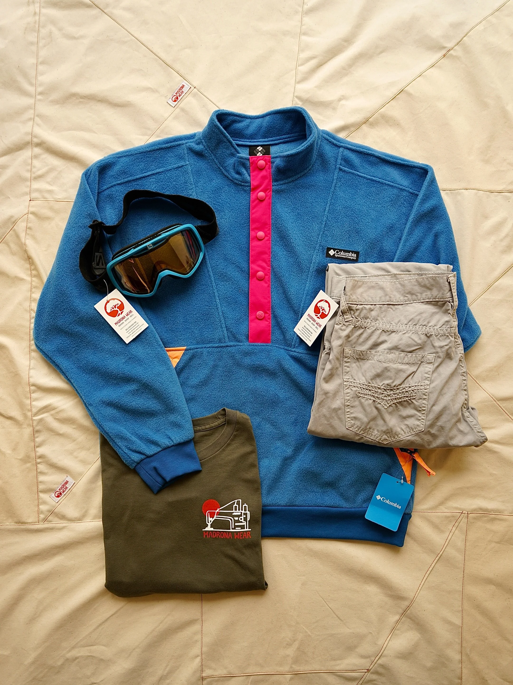 Madrona fits 10.27.26🔥 All pieces are first come, first serve🏃💨

Outfit 1:
- Fem Y2K Style beige pants $14
- Madrona Wear Box Cropped Tee 100% Cotton $20
- Blue Salomon goggles $18
- Columbia retro fleece (new w/ tags) $40
Outfit 2:
- Aztec vintag
