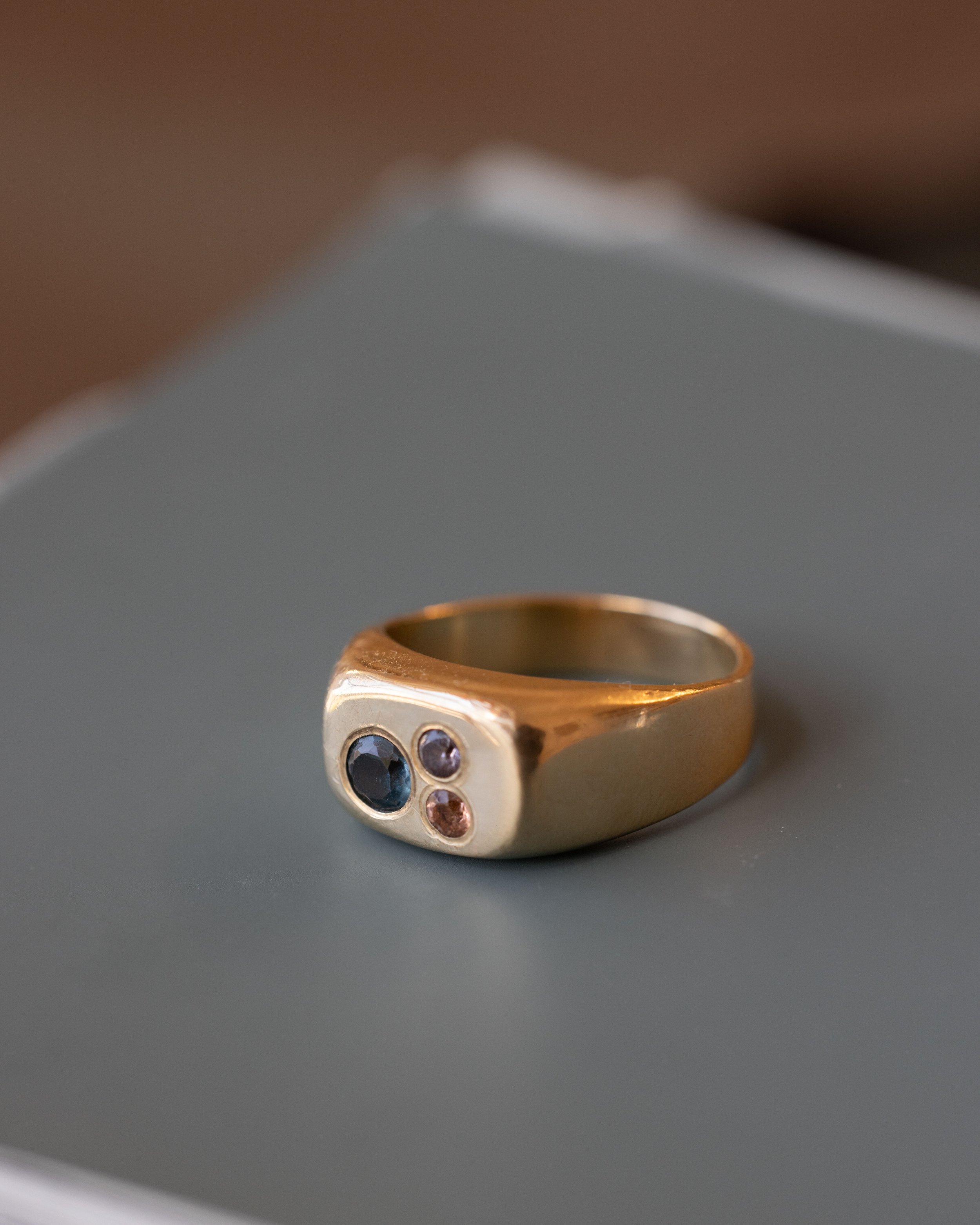 14k yellow gold solid signet ring with flush set stones