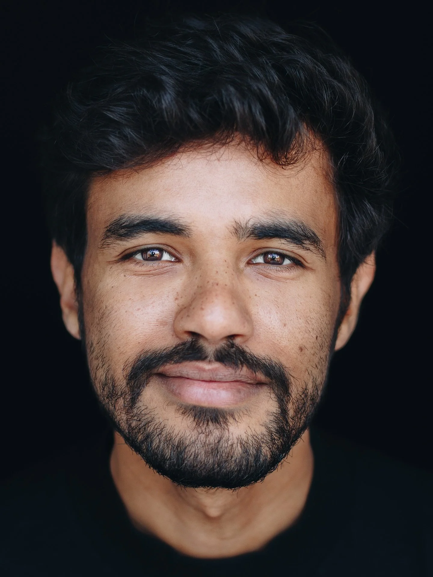 Als acteur draait alles om verhalen vertellen. 

Elke rol die je speelt, neem je een stukje van jezelf in mee. En juist d&aacute;t maakt werken met acteurs zo bijzonder voor mij. Jullie weten wat het is om diep te gaan, om kwetsbaar te durven zijn en