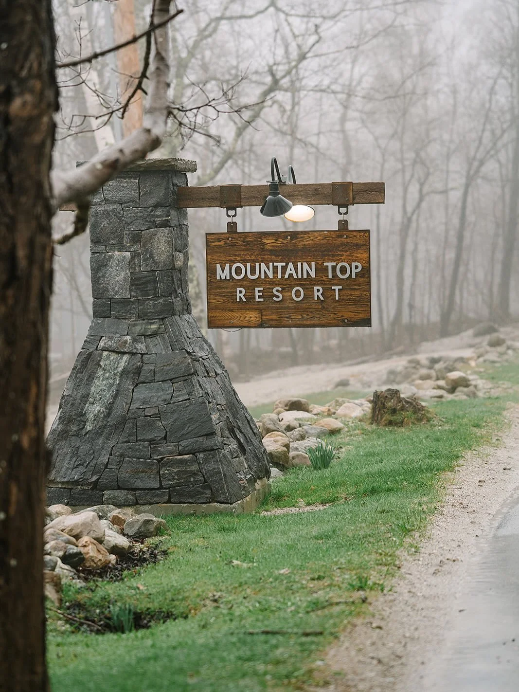 ^^^Photo proof that rain does not ruin your wedding day, especially when you pick a venue as naturally stunning as @mountaintopresort 😉

ally &amp; ben embraced the dramatic weather and brought the sunshine through their smiles, their love and their