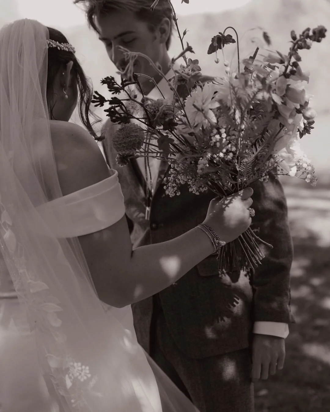 This time last year, we were celebrating these two cuties at the magical @farmroadestate 🫶🏼 the Fall colors were showing off and every one of these pics has us swooning

Happy 1️⃣st Anniversary to R+K !!! 
.
.
.
.
Planning &amp; Lounge Us!
Venue @f