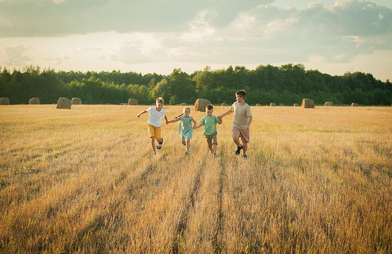 Helicopter vs. Free-Range Parenting: Finding Your Family's Fit
