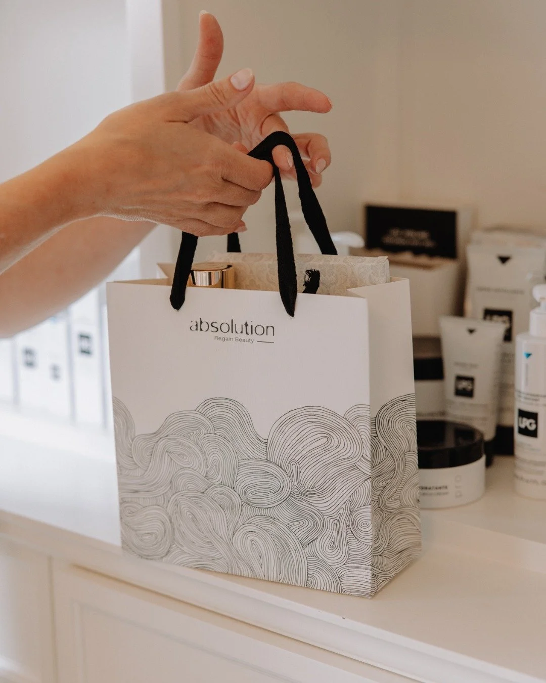 𝘓𝘢𝘢𝘵𝘴𝘵𝘦 𝘬𝘢𝘯𝘴 𝘰𝘮 𝘵𝘦 𝘨𝘦𝘯𝘪𝘦𝘵𝘦𝘯 𝘷𝘢𝘯 𝘰𝘯𝘻𝘦 𝘉𝘭𝘢𝘤𝘬 𝘍𝘳𝘪𝘥𝘢𝘺 𝘬𝘰𝘳𝘵𝘪𝘯𝘨! 💥

Tot en met vanavond kan je bij Studio Olivia je favoriete producten van LPG, Absolution of Curasano aankopen met maar liefst 10% korting. G