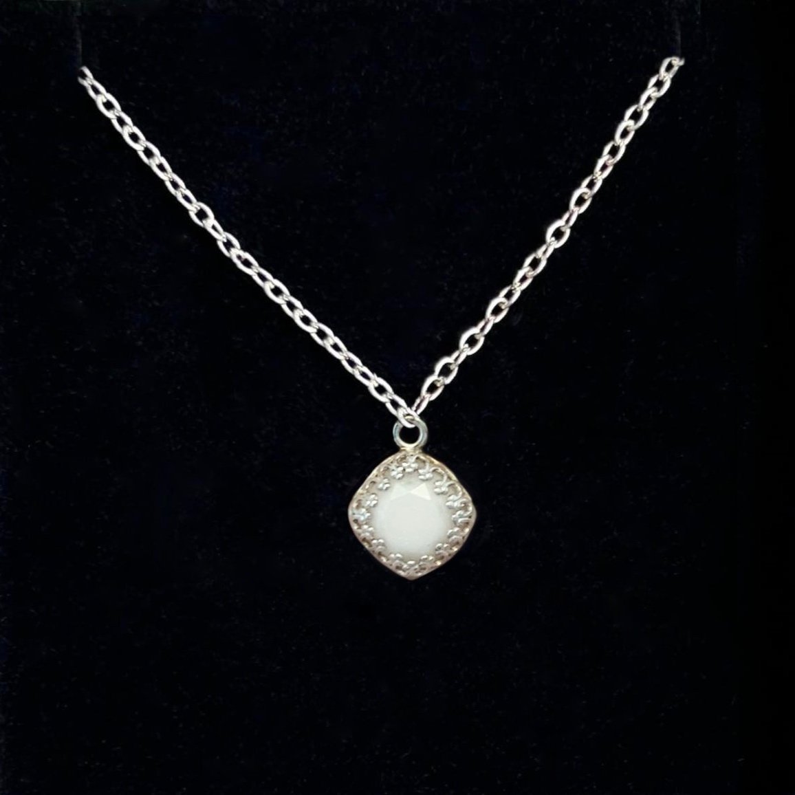 DIamondCushionCrown.jpg