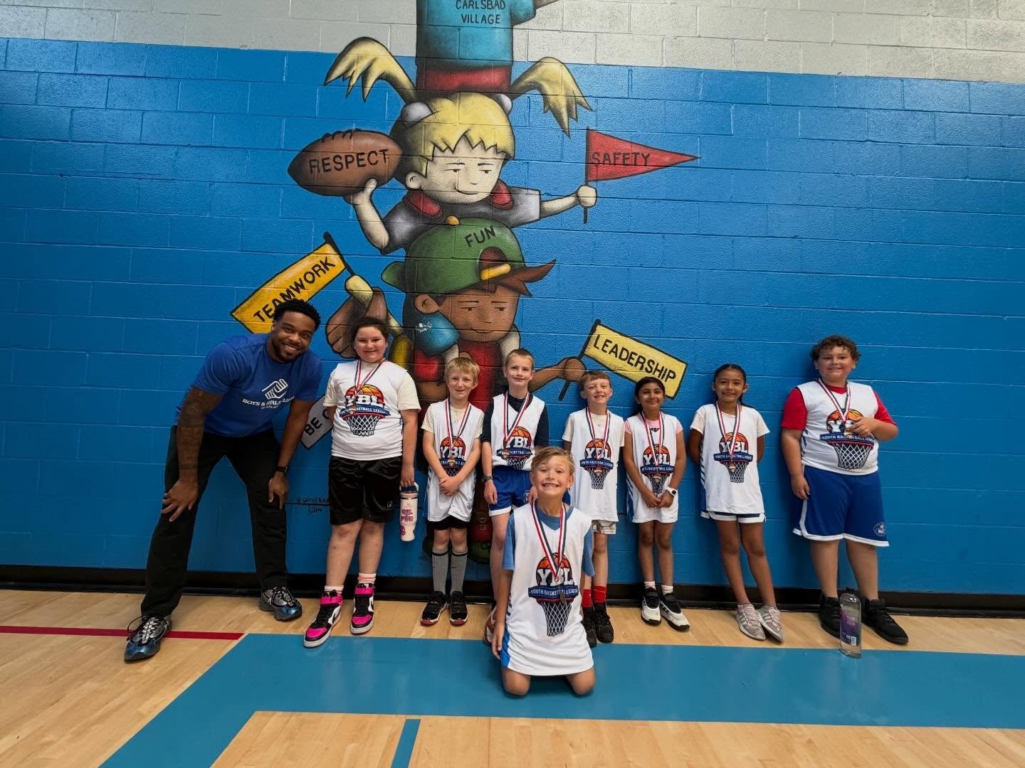 THATS A WRAP! Thank you to everyone that came out to playoffs this last Saturday! It was an absolute blast and one of the most competitive seasons we&rsquo;ve had yet! Can&rsquo;t wait for Spring🌻☀️🌱 Link in bio to register!  #YBL #basketball #carl