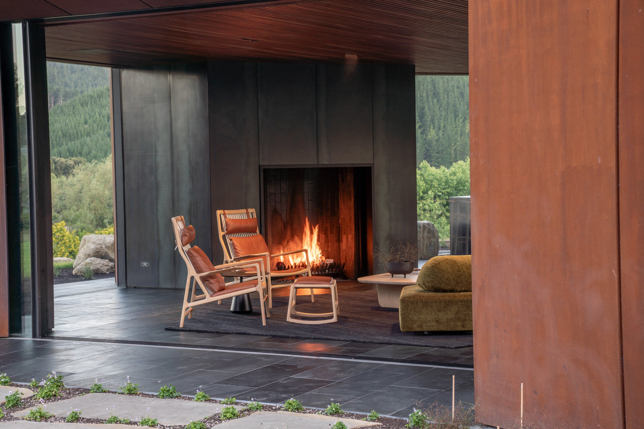 Architectural Facades Co worked on Te Mania Anti House at Craggy Range winery, doing the facade and cladding for the house entirely with corten steel.
AFC is a cladding and facade specialist installer doing ACM, Nuwall, Extruded aluminium, HPL Panel,
