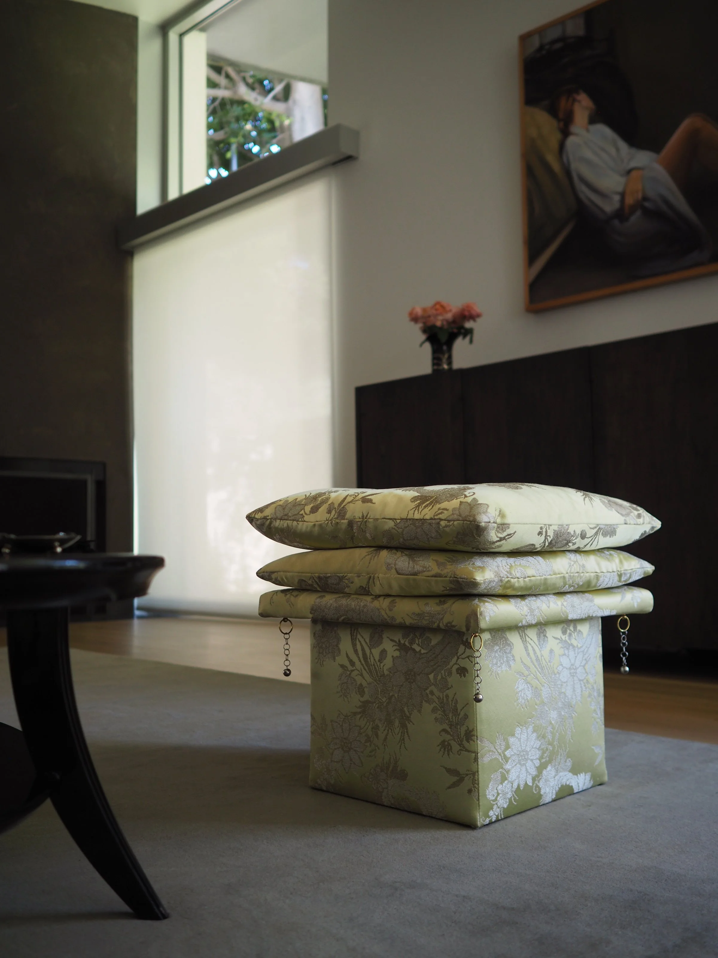 SILK STOOL 001 