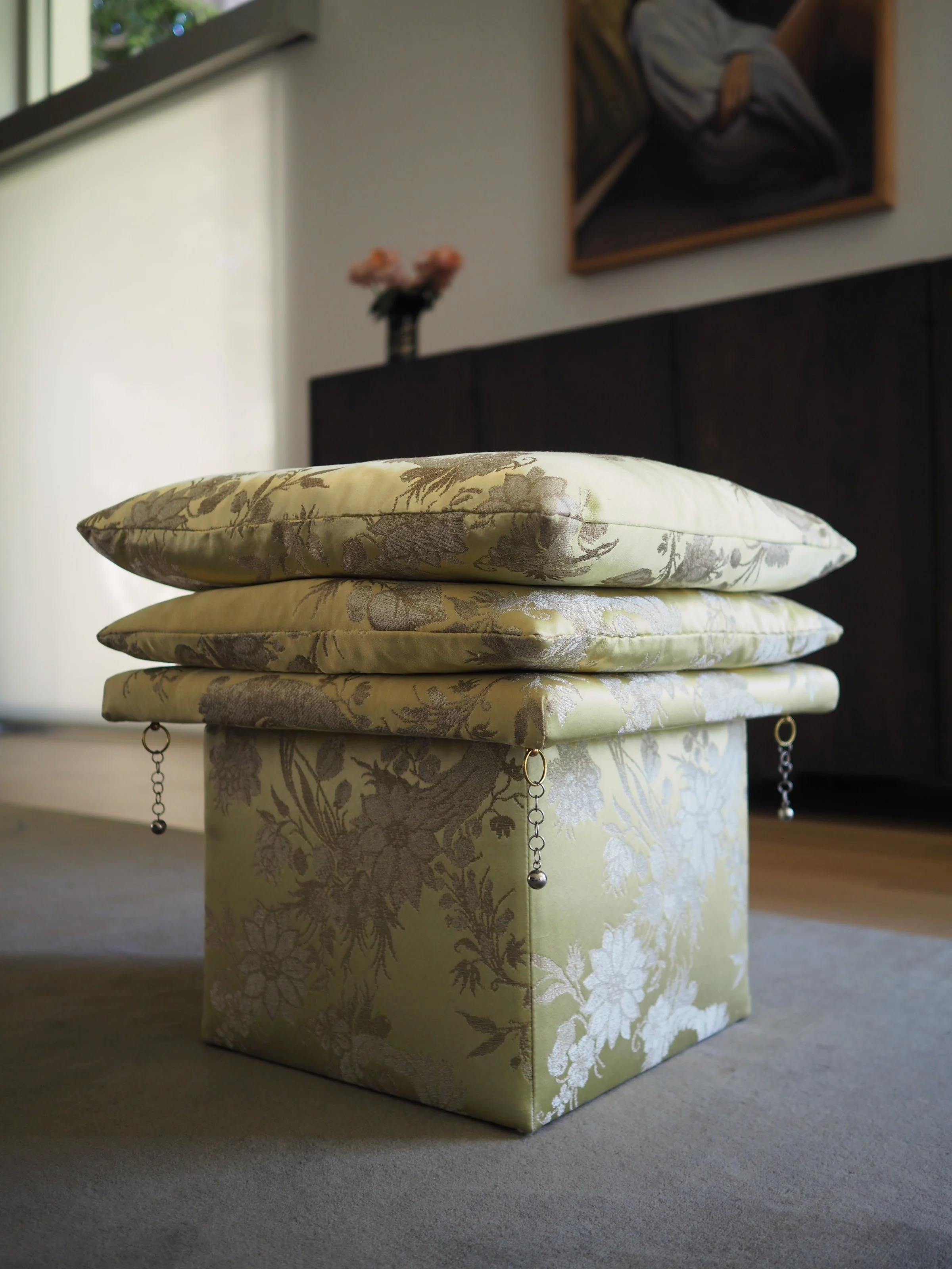silk pouf 001- 05.jpg