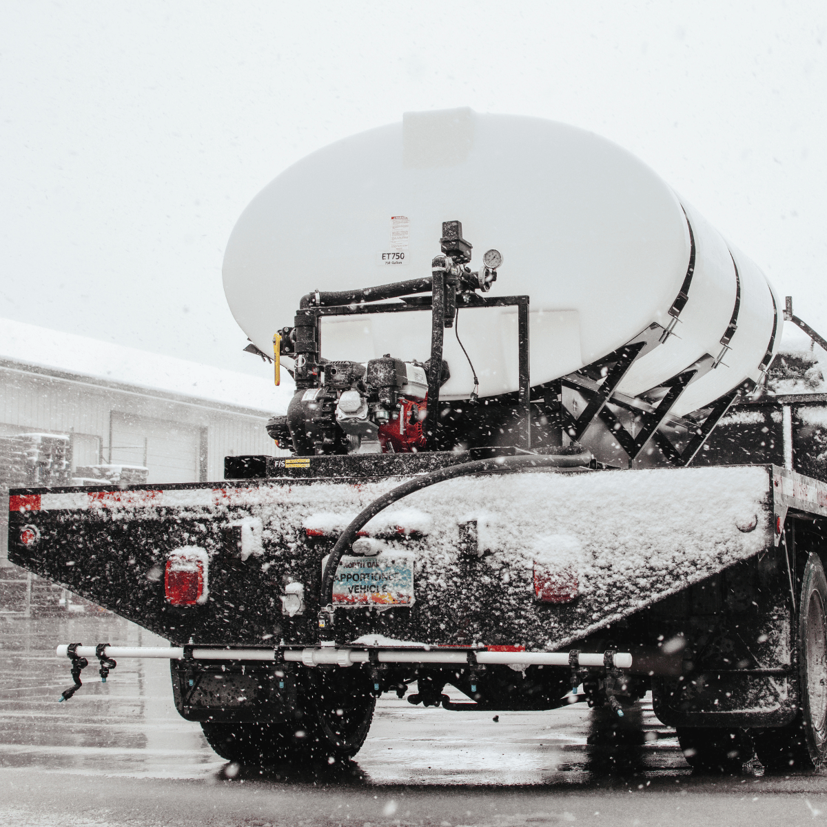 Skid Mount De-Icing System with 200-850 gallon tanks, Honda GX160 engine, and optional boom.