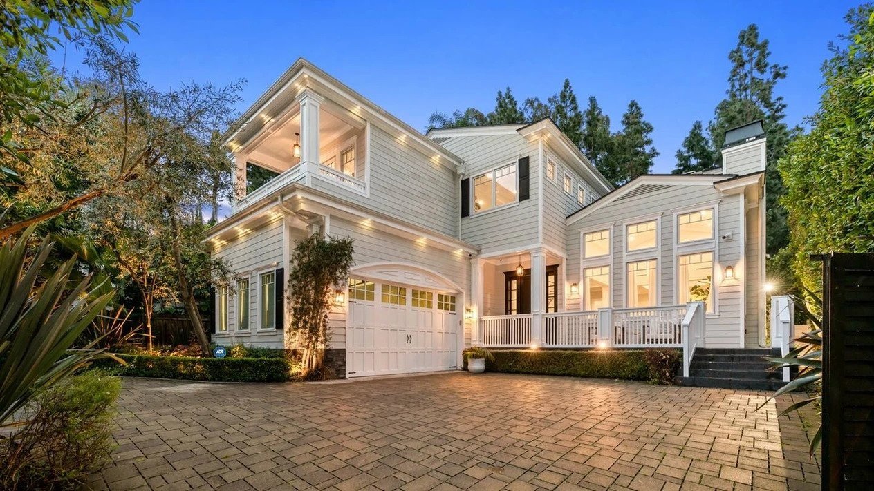 LUXURY RESIDENTIAL IN WEST HOLLOOD