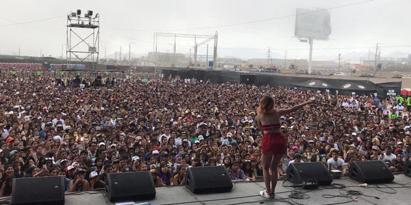 Paty Cantú recibió Sencillo de Oro en México por “#Natural” Feat. Juhn y cantó ante más de ocho mil personas en Perú