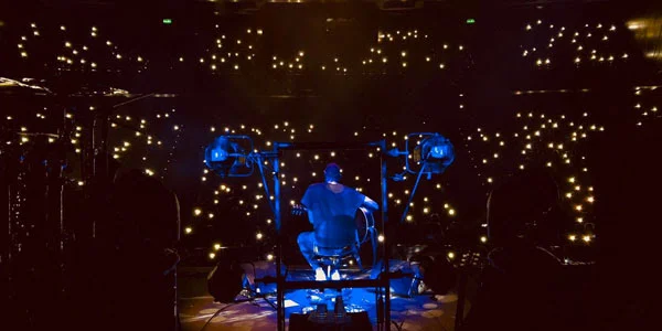 Con localidades agotadas en sus tres shows, Manuel Medrano celebró el décimo aniversario del Teatro Cafam Bellas Artes, en Colombia