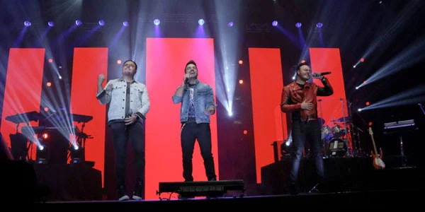 Río Roma fusionó su romanticismo al de Luis Fonsi con un espectacular dueto en el Auditorio Nacional