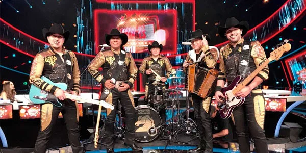 Bronco llevó su galope al programa Pequeños Gigantes, al tiempo que continúa su gira por México