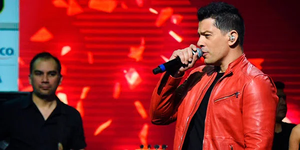 Yahir apoyó al Teletón e interpretó en vivo desde la Ciudad de México el tema "Llegaste a mi vida"