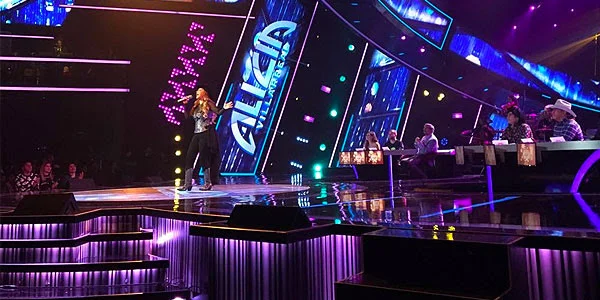 Invitada de lujo: Alicia Villarreal sorprendió a la audiencia de Pequeños Gigantes al ser parte de la semifinal del programa