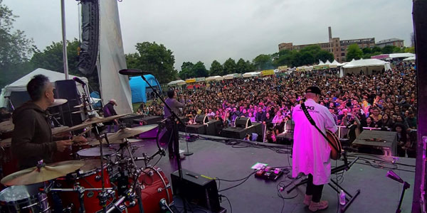  Los beats de Kinky desataron la locura en el Ruido Fest de Chicago