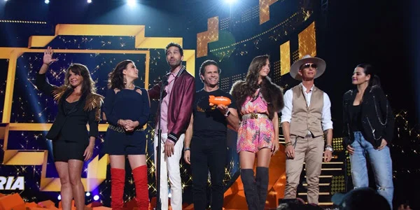 Timbiriche triunfó al doble en los Kid’s Choice Awards: recibió Disco de Platino + Oro por su disco Juntos y obtuvo el Premio a la Trayectoria