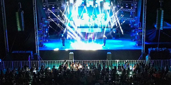 Adexe & Nau finalizan su tour por México con un gran show en Mérida