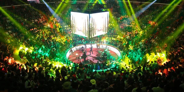 Bronco ofrece shows abarrotados en Hidalgo y hace dueto con Los Caligaris en el Auditorio Nacional