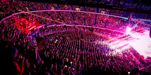 Miguel Bosé ofreció un concierto Sold Out en la Arena Movistar de Bogotá con invitados de lujo: Juanes y Sebastián Yatra