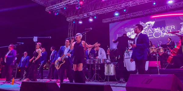  Ana Torroja pone a bailar a Monterrey con Los Ángeles Azules